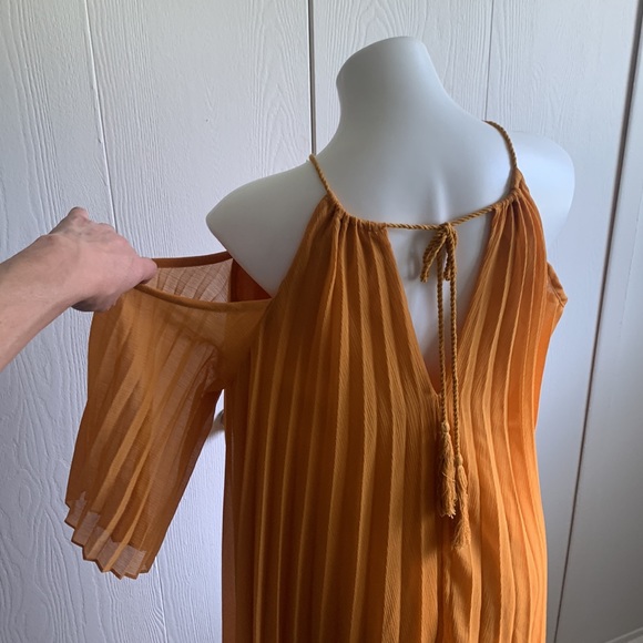 BB Dakota dress. Size medium. Worn once, like new! - Picture 5 of 6